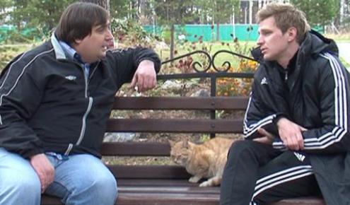 Ян Тигорев дает интервью томскому телевидению. Фото fctomtomsk.ru.