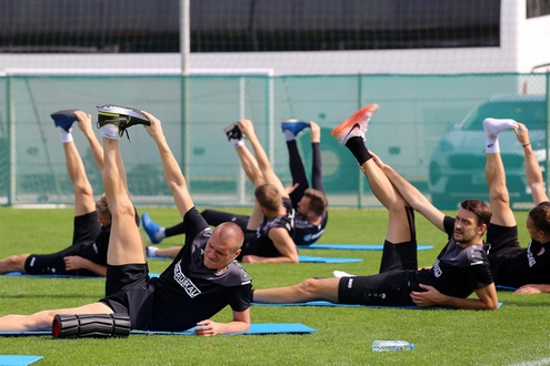 Шахтер в ОАЭ. Фото - fcshakhter.by