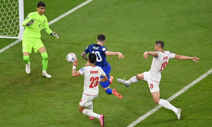 Иранцы пели гимн кое-как — и это не сработало. Сборная США повторила трюк Сенегала