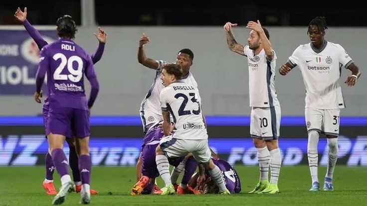 Италия, 14-й тур. "Ювентус" в гостях у "Лечче", матч "Фиорентина" — "Интер" прерван, после того как у хавбека хозяев Бове остановилось сердце и он был госпитализирован