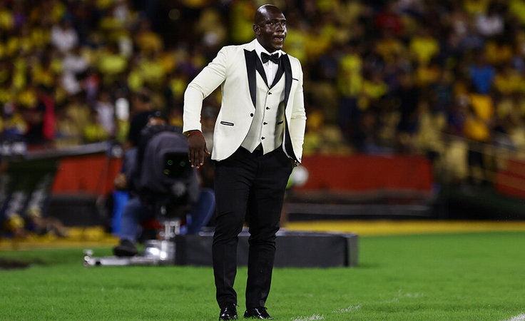 Кубок Либертадорес. Главный тренер "Барселоны" Сегундо Кастильо руководит командой в игре с "Коринтиансом" (3:0)