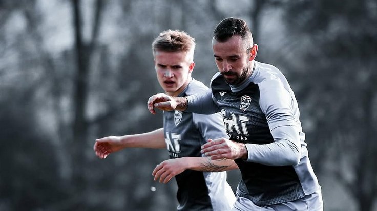 Даниил Душевский (на заднем плане)