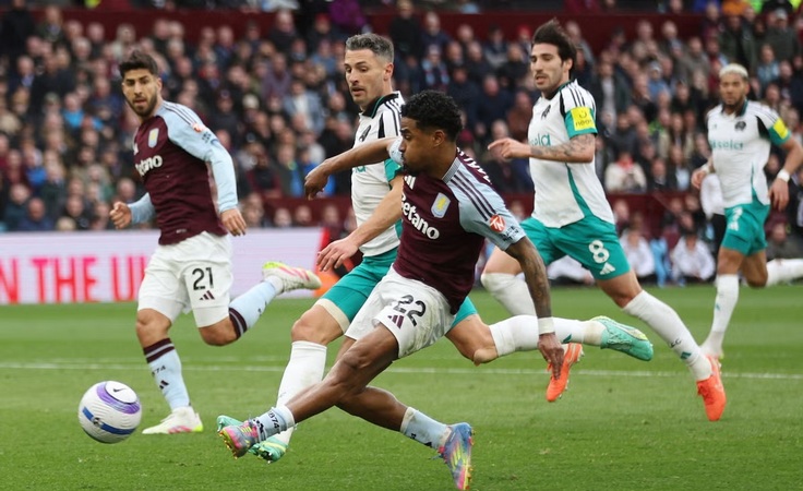 Англия-2024/25. 33-й тур. Астон Вилла - Ньюкасл - 4:1. Иан Маатсен