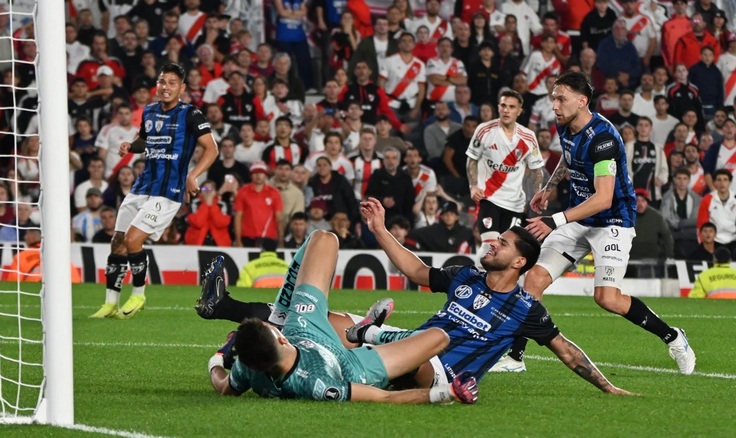 Кубок Либертадорес, 5-й тур. "Фламенго" победил ЛДУ, "Расинг" разгромил "Коло-Коло", "Ботафого" победил "Эстудиантес" известно 8 участников 1/8 финала