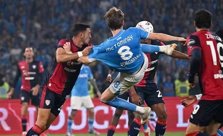 Италия-2024/25. 38-й тур. Наполи - Кальяри. Гол Скотта Мактоминея