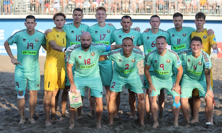 Сборная Беларуси по пляжному футболу. Фото vk.com/beachsoccerby