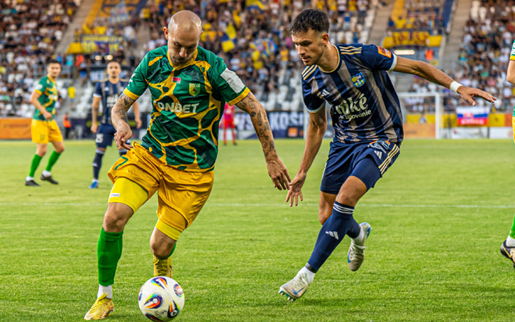 Лига конференций (2025/26). Кошице - Неман. С мячом Михаил Козлов. Фото ФК "Кошице"