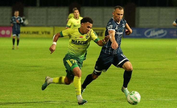 ЧБ-2025. 18-й тур. МЛ Витебск - Динамо Брест - 1:1. Рафаэл Жуниньо и Никита Степанов. Фото ФК "МЛ Витебск"