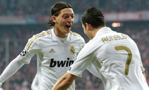 Месут Озил и Криштиану Роналду