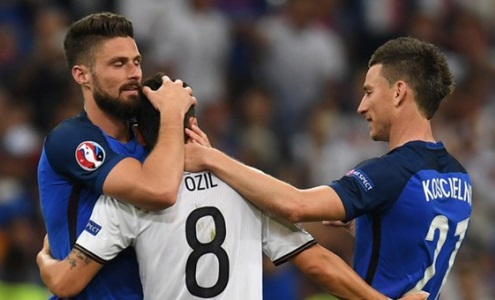 Оливье Жиру, Месут Озил и Лоран Косьельни