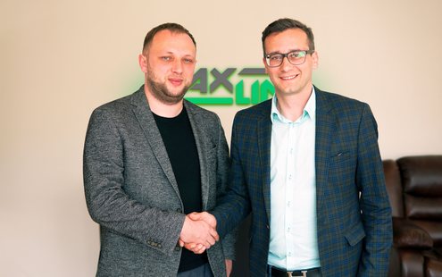 Артем Леонов и Николай Ходасевич. Макслайн