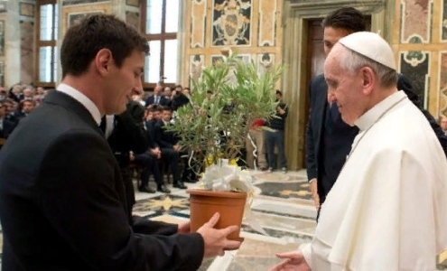 Лионель Месси и Пара Римский Франциск