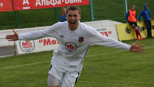 Роман Волков после забитого мяча. Фото Сергея Боровика