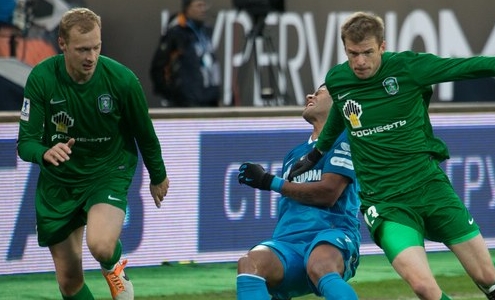 Масим Бордачев и Павел Нехайчик. Фото "Спорт-Экспресс"