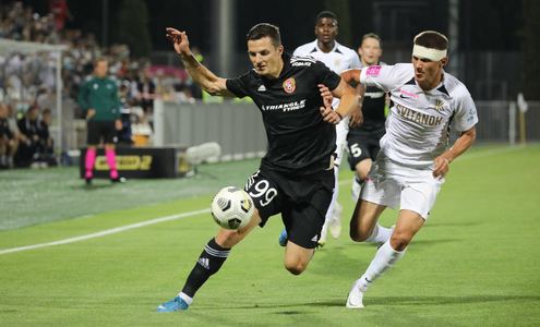 Колос - Шахтер Караганда. Евгений Шикавка. Фото koloskovalivka.com